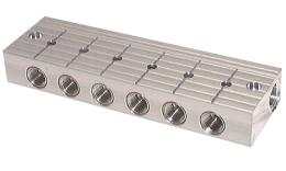 Distribution block with integrated ball valves